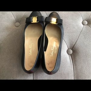 Salvatore Ferragamo Shoes - Salvatore Ferragamo 7B Vara black leather shoe Salvatore Ferragamo Shoes - Salvatore Ferragamo 7B Vara black leather shoe